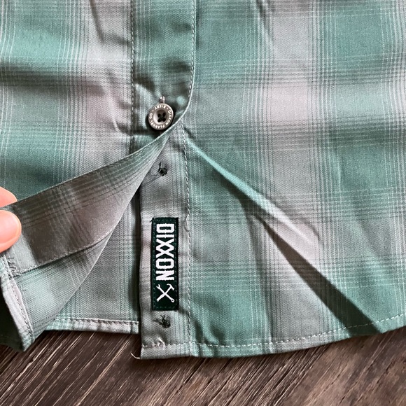 Dixxon short sleeve button up shirt in size Small. - Picture 4 of 6